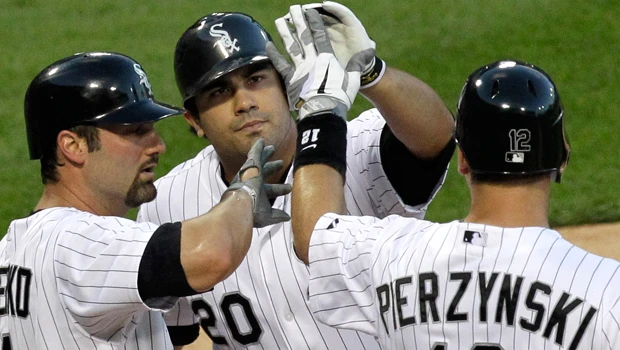 White Sox win to move back into first-place tie in AL Central