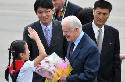 Carter lands in Pyongyang to bring home American