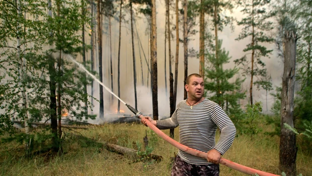Hundreds of new wildfires break out in Russia