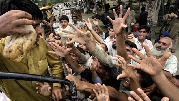 Pakistan floods head south after devastating trail