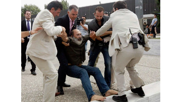 Greek protesters confront government on economy