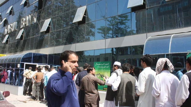 Afghans continue run on troubled bank despite assurances