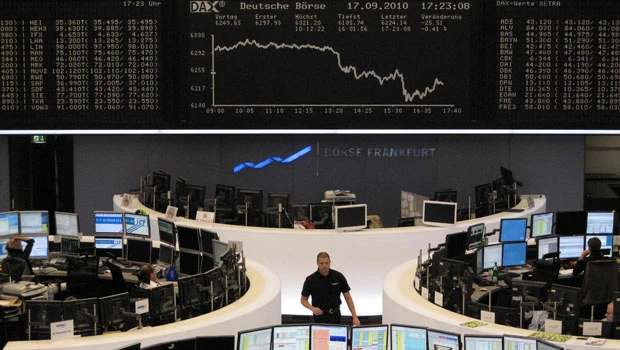 US consumer confidence drop hits stocks