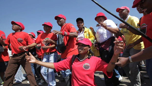 S. Africa gov’t, strikers brace for new wage talks