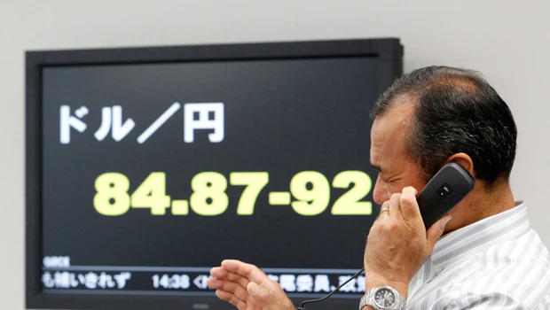 Dollar slumps; gold sets new high