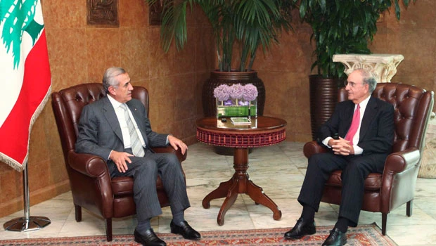 Tension rises as Hezbollah ups pressure on Lebanese govt