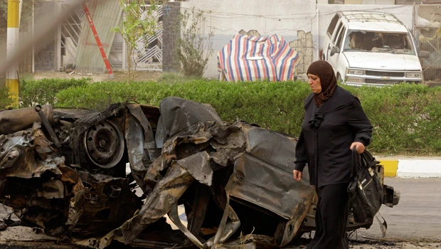 Three bombs kill 18, wound scores in Iraq