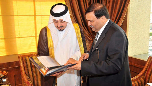 Governor to grant land for cricket ground in Asir