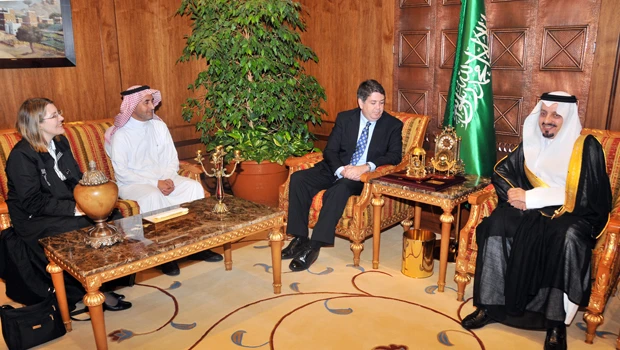 US diplomat urges patience over student visas