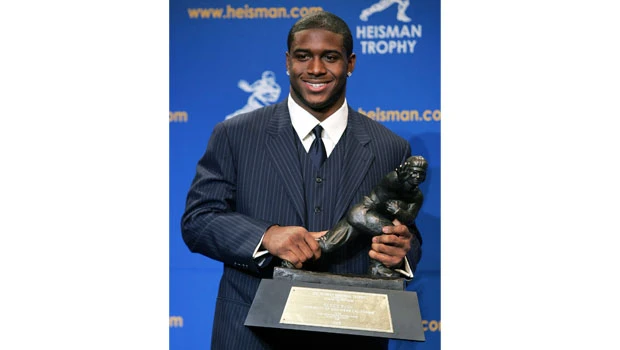 Ex-USC star Bush forfeits 2005 Heisman Trophy