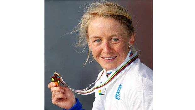 Briton Pooley wins women's world time trial