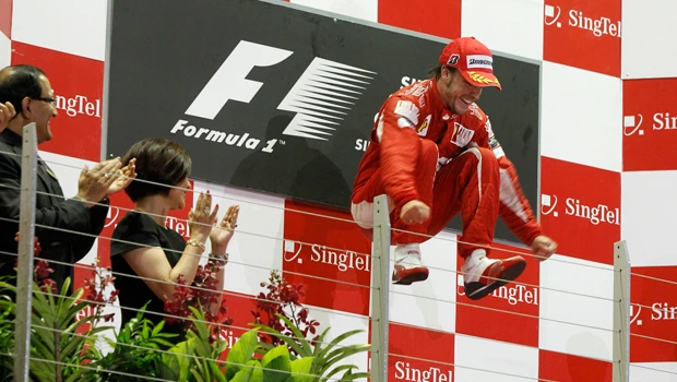 Alonso holds off Vettel to win Singapore thriller