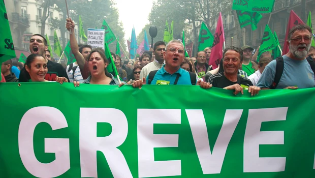 New strikes in France over retirement age