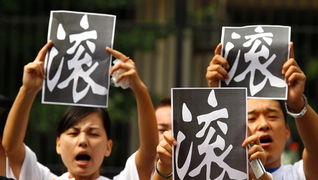 Japan frees China boat crew, calls for gas talks