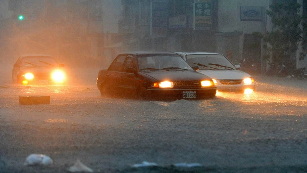 6,000 evacuated in Taiwan as typhoon hits
