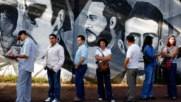 Chavez aiming to keep control in legislative vote