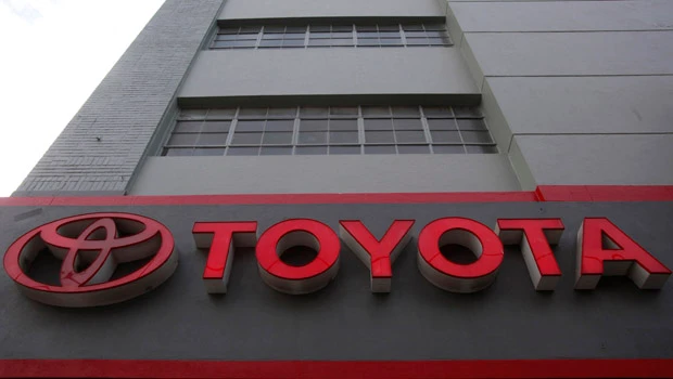 Toyota recalling 1.53m cars globally