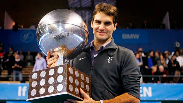 Federer wins Stockholm Open, ties Sampras