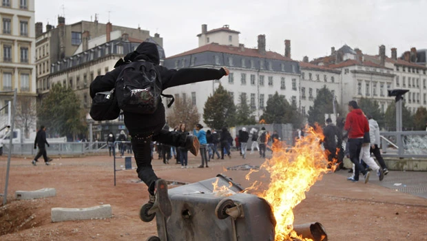 French protests take violent turn