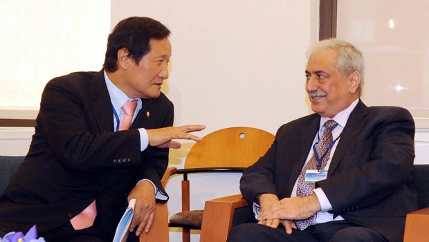 G20 tries to defuse currency tension