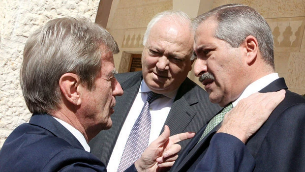 Netanyahu sets new terms for talks