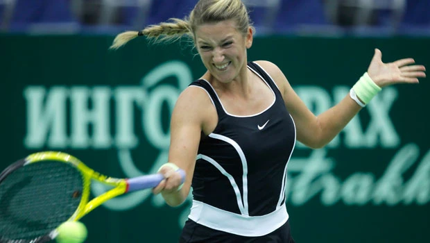 Azarenka eases into Kremlin Cup last four