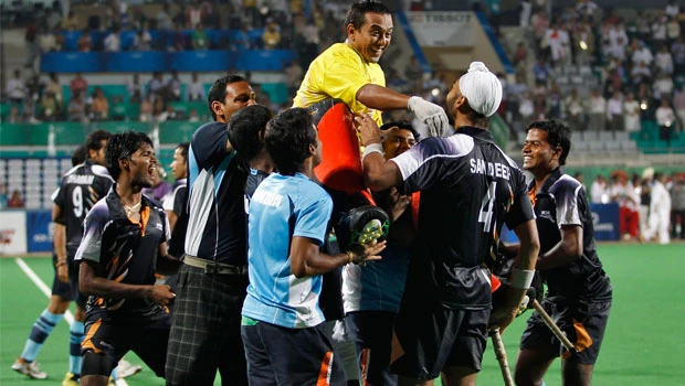 India in final with thrilling field hockey win over England
