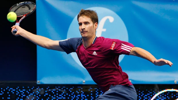 Federer marches into Stockholm final