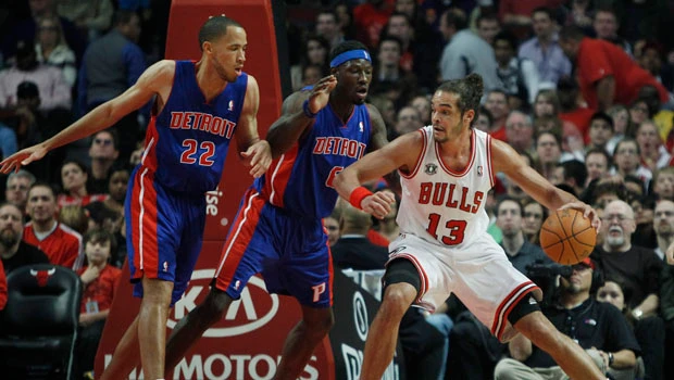 Rose's 39 lift Bulls past Pistons