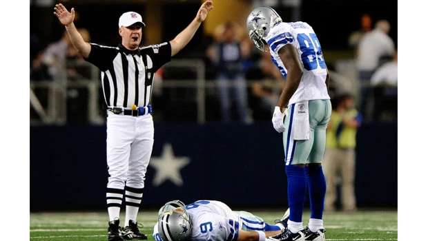 Double whammy: Cowboys lose game, Romo to injury