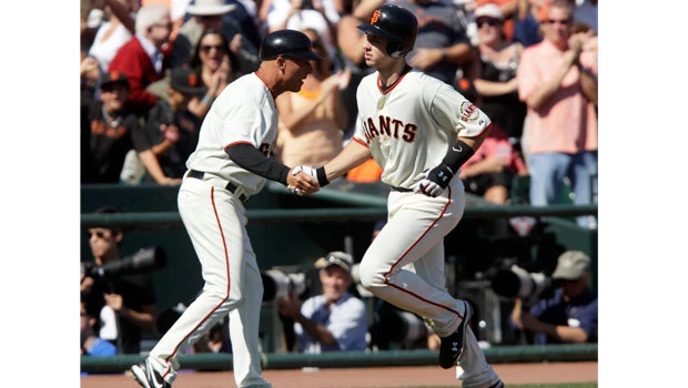 Giants clinch tie for NL West title as Padres lose