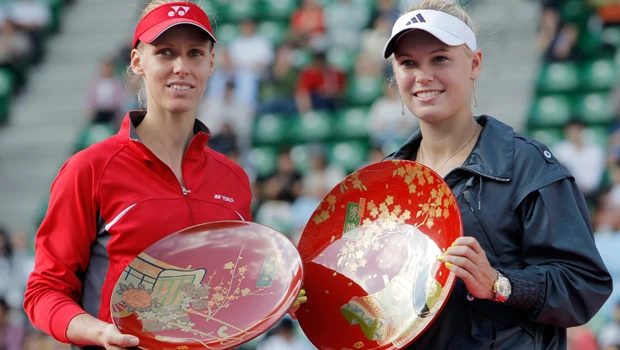 Wozniacki wins Tokyo to close in on top ranking