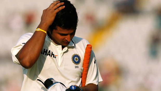 Aussies smell victory; India stumbles