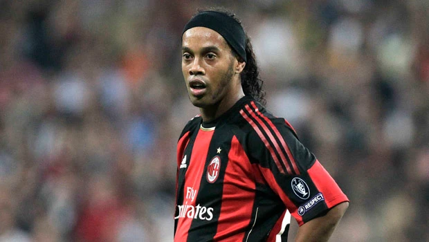 Brazil recall Ronaldinho for Argentina friendly