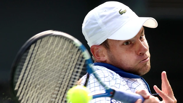 Roddick wins, Tsonga out at first hurdle