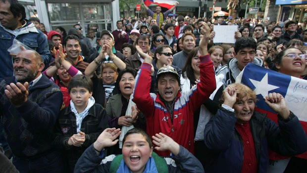 Millions worldwide watch Chilean mine drama unfold