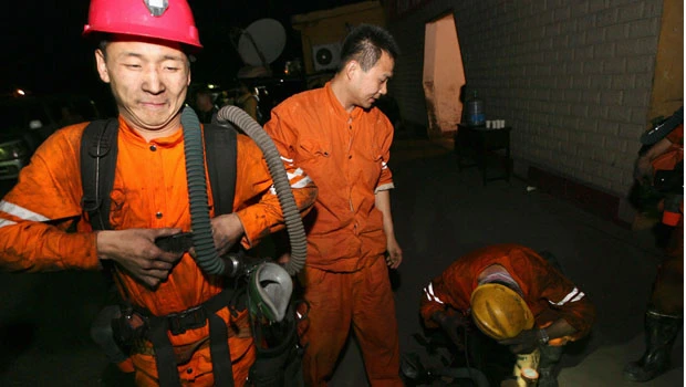 Race against time to save 16 trapped Chinese miners