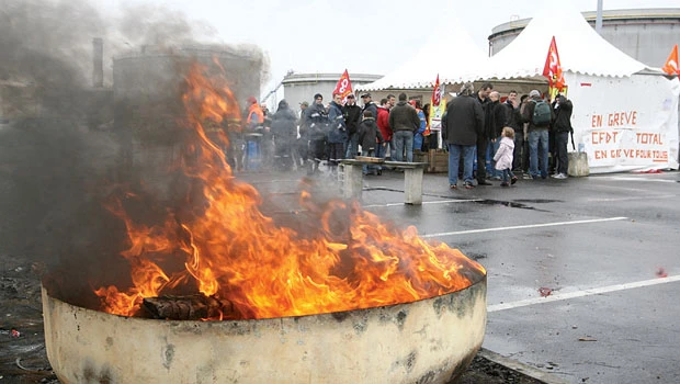French pension law nears adoption, unions fight on