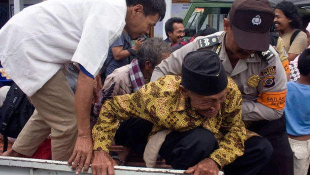 Indonesia warns volcano could erupt at any time