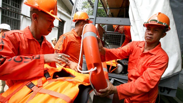 Typhoon Megi gains strength as it nears Philippines