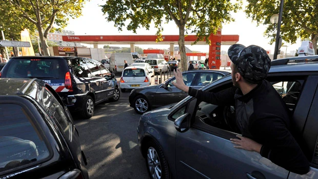 France taps fuel reserves as pumps run dry