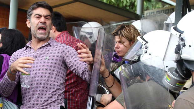 Riot police, protesters clash at Acropolis