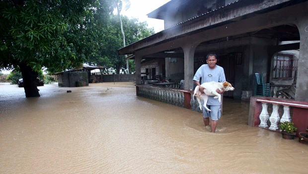 Super typhoon kills 7 in Philippines, causes heavy destruction