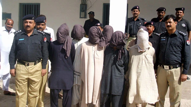 Pakistan arrests 7 militants, foil plot to kill Prime Minister