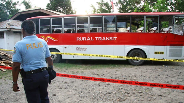 Blast rocks bus in Philippines; 10 killed, nine wounded