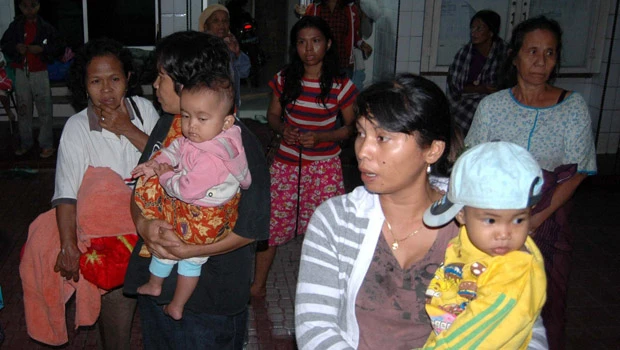 113 die, scores missing in Indonesian tsunami
