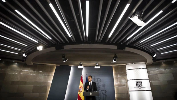 Spain plans deficit cut amid crisis
