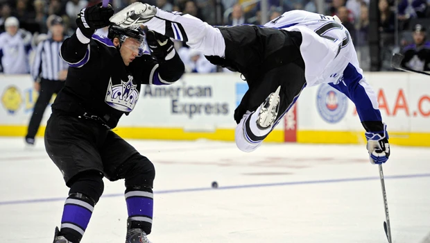 Kings repel Lightning, stay perfect at home