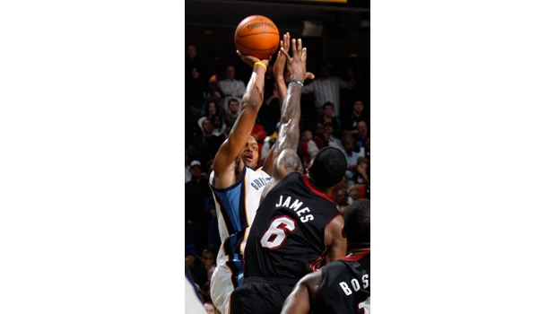 Gay’s buzzer-beater sinks Heat