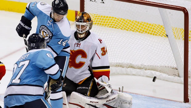 Crosby hat trick boosts Pens past Flames